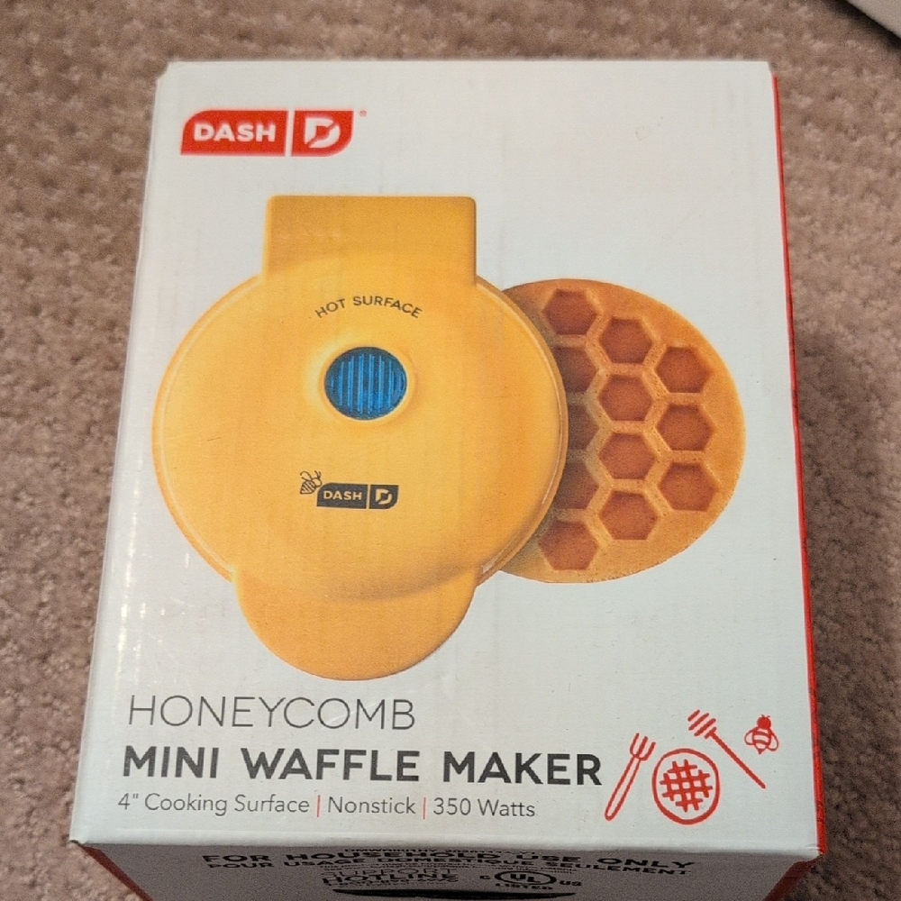 Dash Yellow Bees Honeycomb Mini Waffle Maker NWT